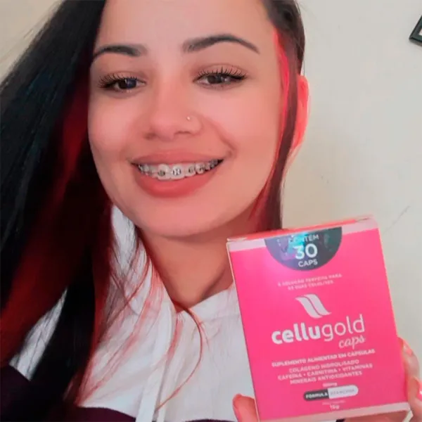 Cliente segurando Cellugold Caps